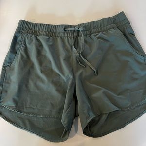 Light Green Eddie Bauer Departure Amphib Shorts Size M